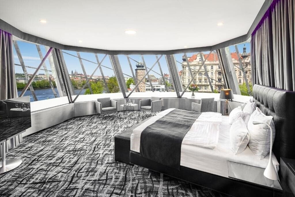 Фото Dancing House Hotel 4*
