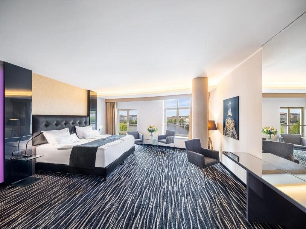 Картинка Dancing House Hotel 4*