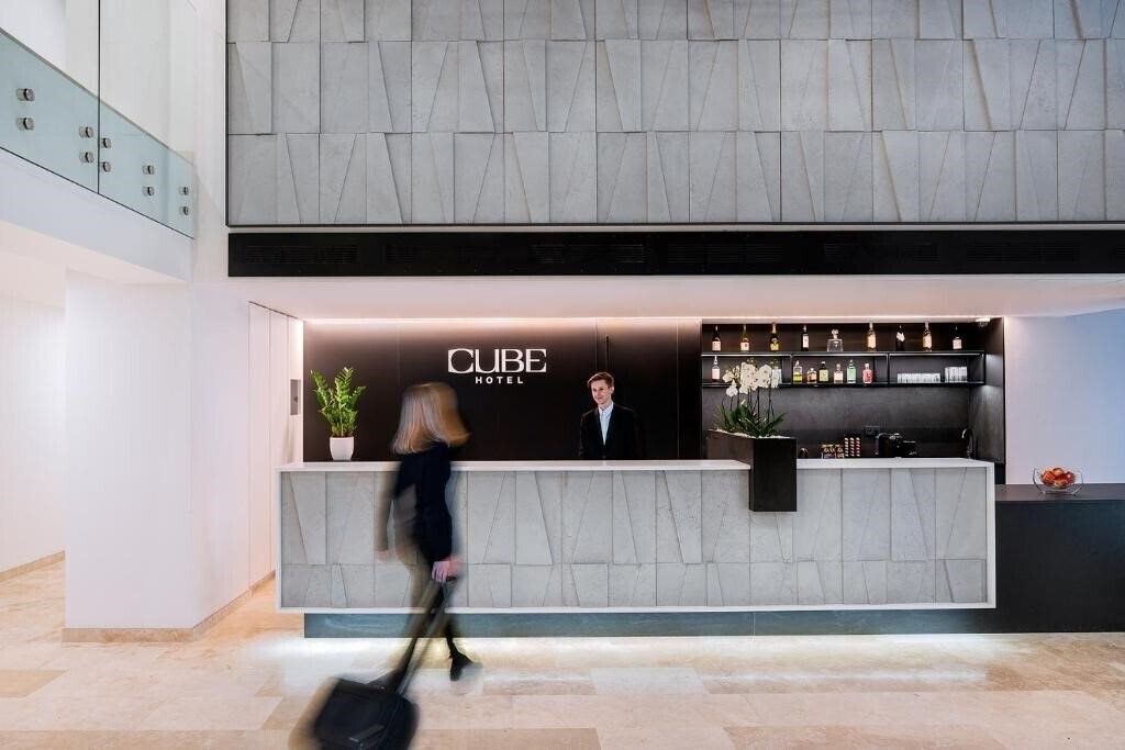 Отель Hotel Cube Prague 4*