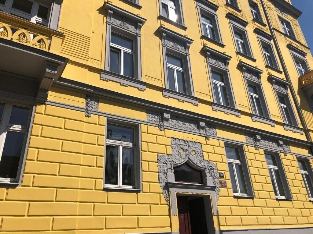 Готель Letna Garden Suites 4*