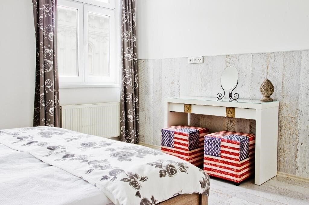 Фото Royal Court Legerova 4*