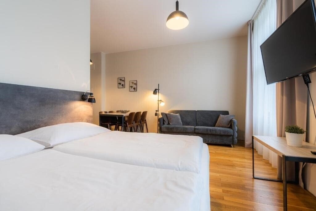 Фото EA Aparthotel Melantrich 4*