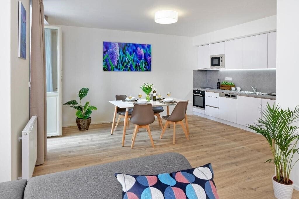 Готель Downtown Suites Jugoslavska 4*