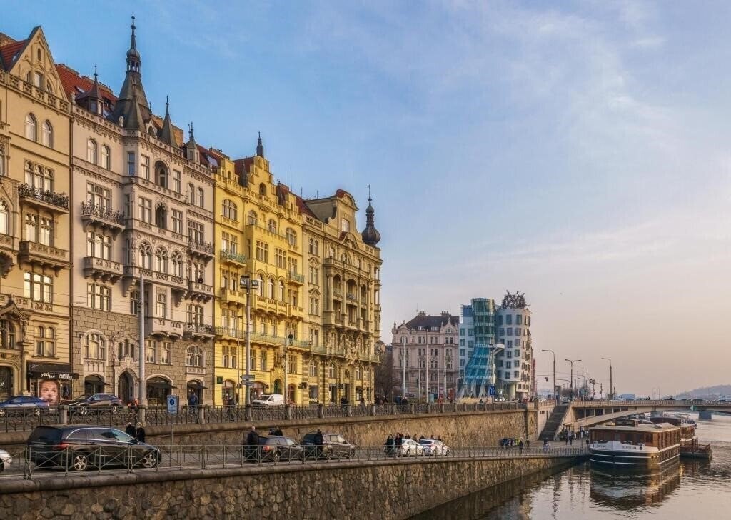 Отель Mn6 Luxury Suites 4*