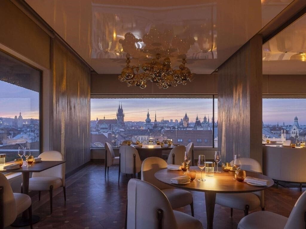 Готель Intercontinental 5*
