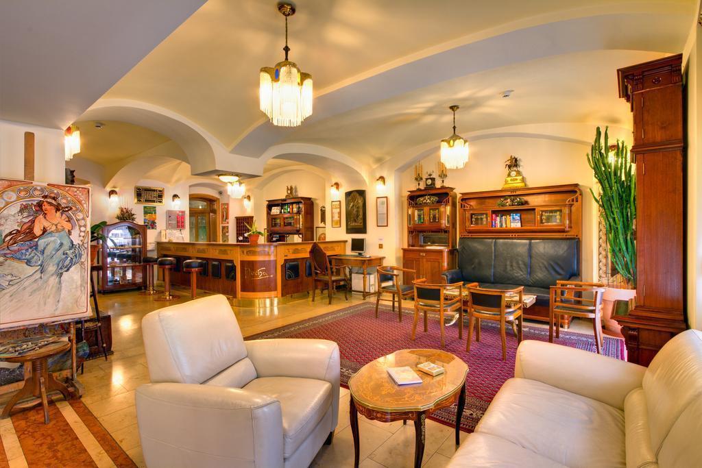 Готель Mucha 4*