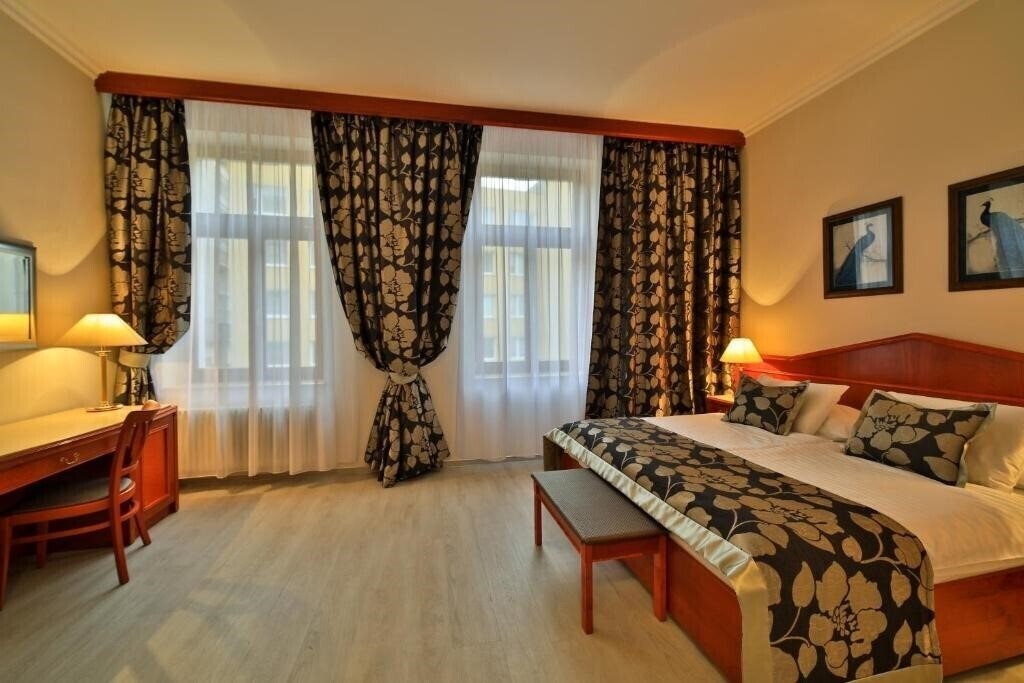 Готель Carlton 4*