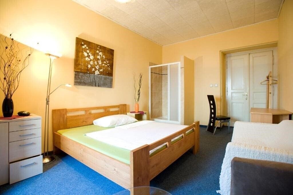 Готель Club Hotel Praha 4*