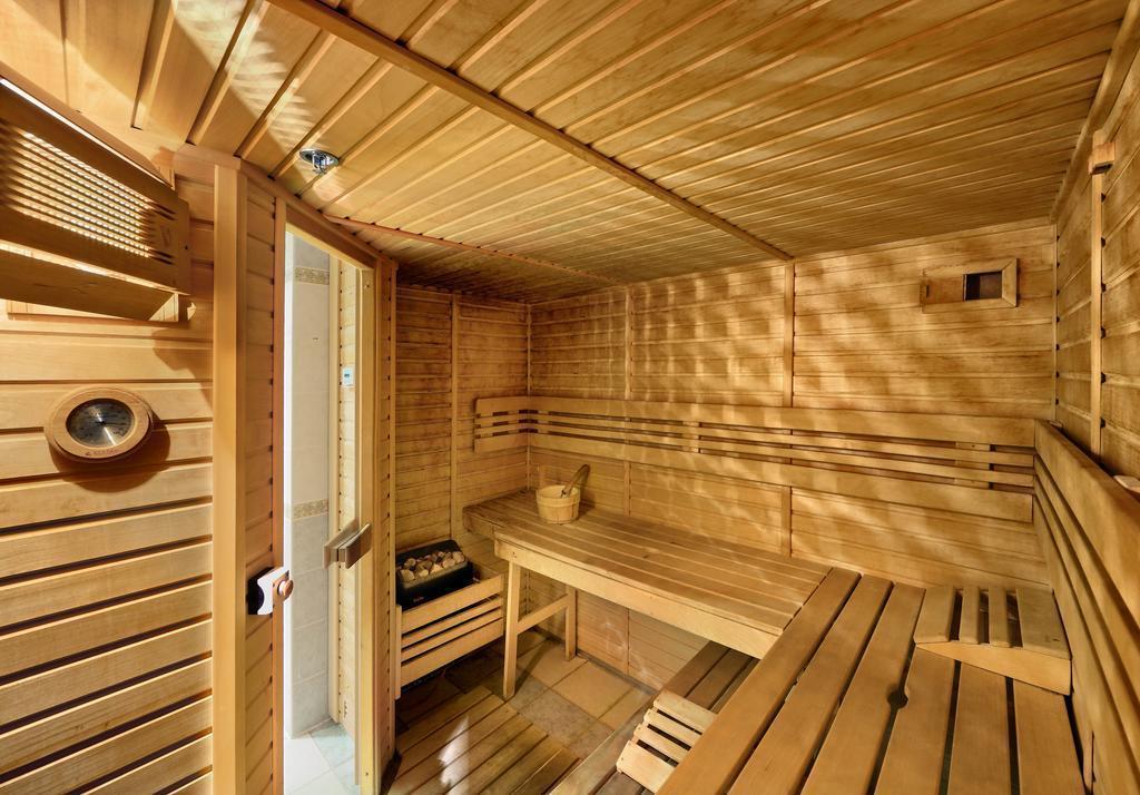 Фото Lindner Hotel Prague Castle (ex. Crowne Plaza Prague Castle) 5*