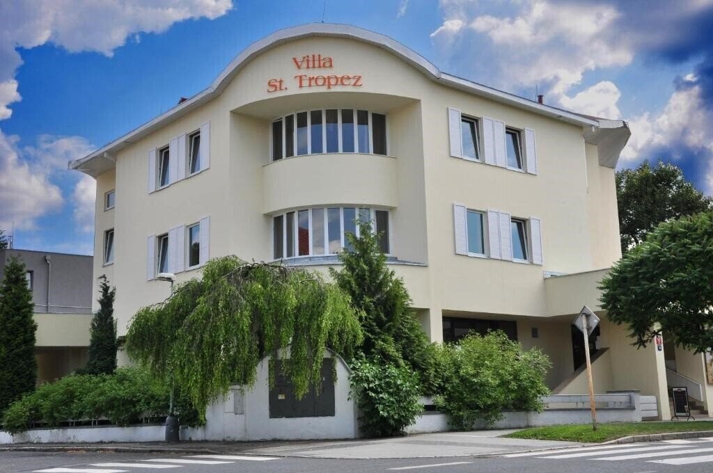 Готель Hotel Elegant 4*