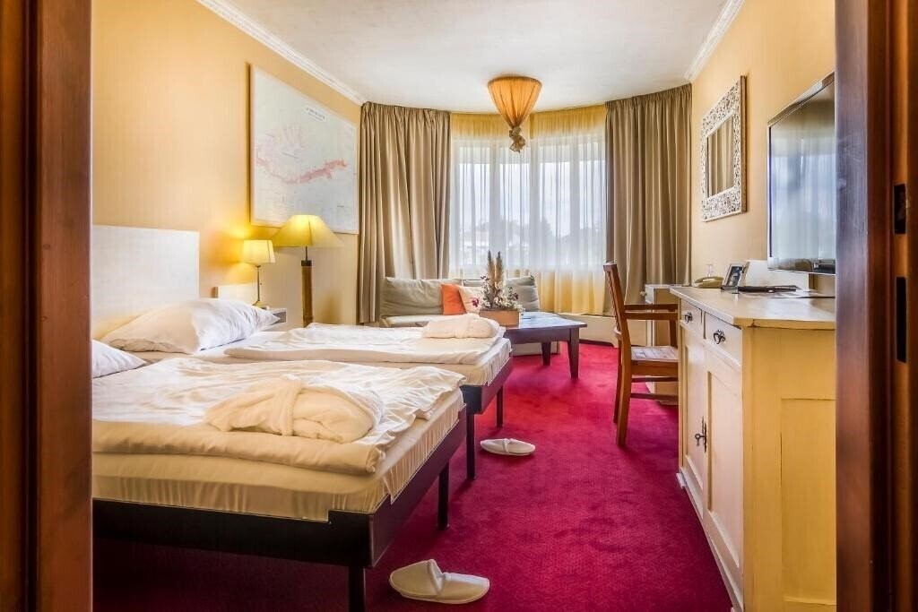 Фото Hotel Elegant 4*