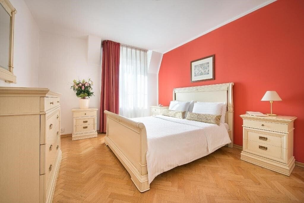 Фото Suite Home Prague 4*