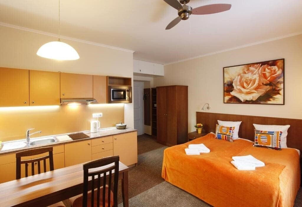 Готель Anyday Apartments 3*