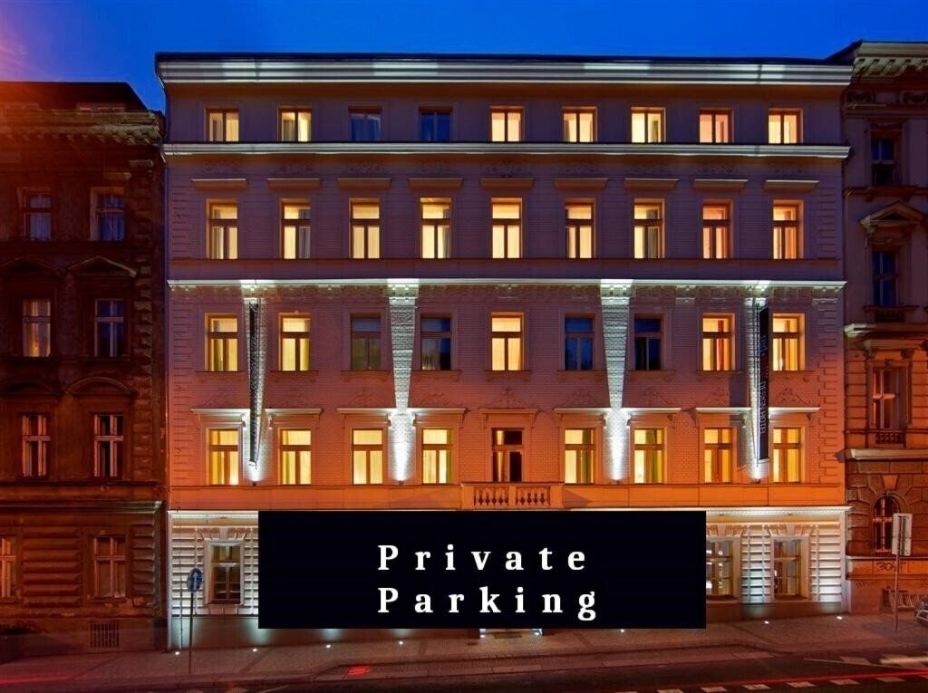 Отель Red & Blue Design Hotel Prague 4*