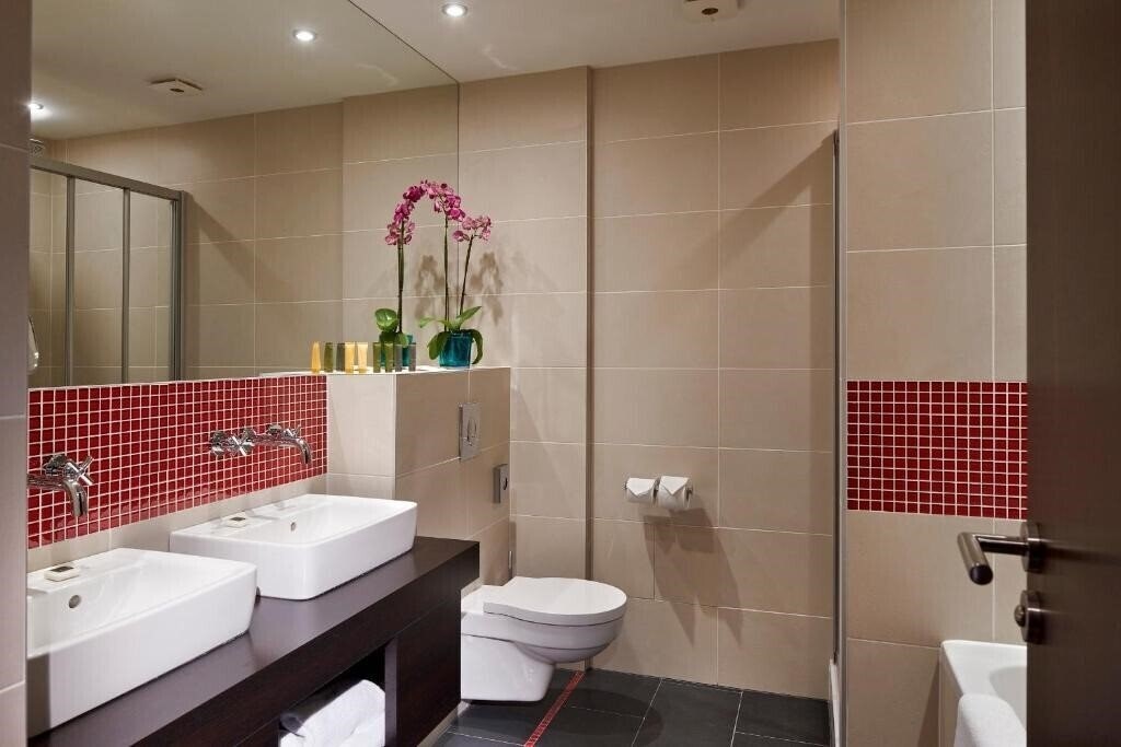 Картинка Red & Blue Design Hotel Prague 4*