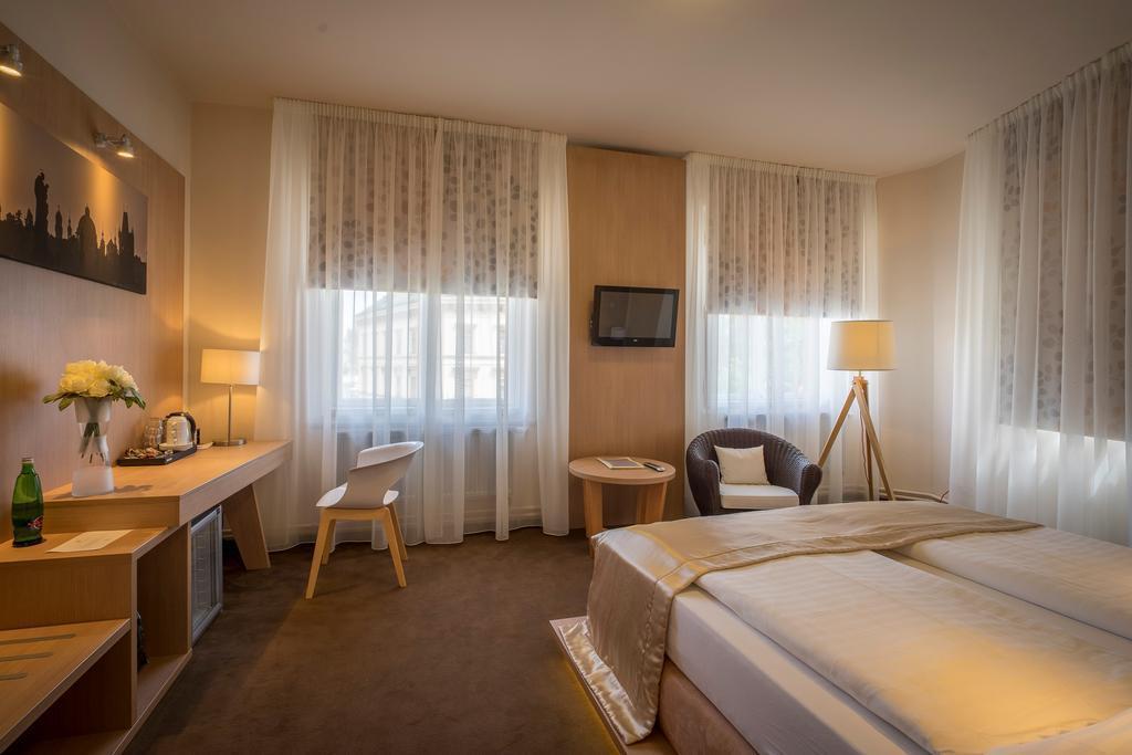 Готель Kampa Garden 3*