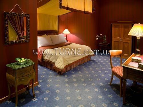 Готель Golden Tulip Savoy Prague 5*