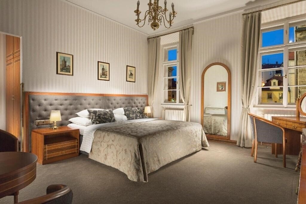Готель Pod Vezi Prague 4*