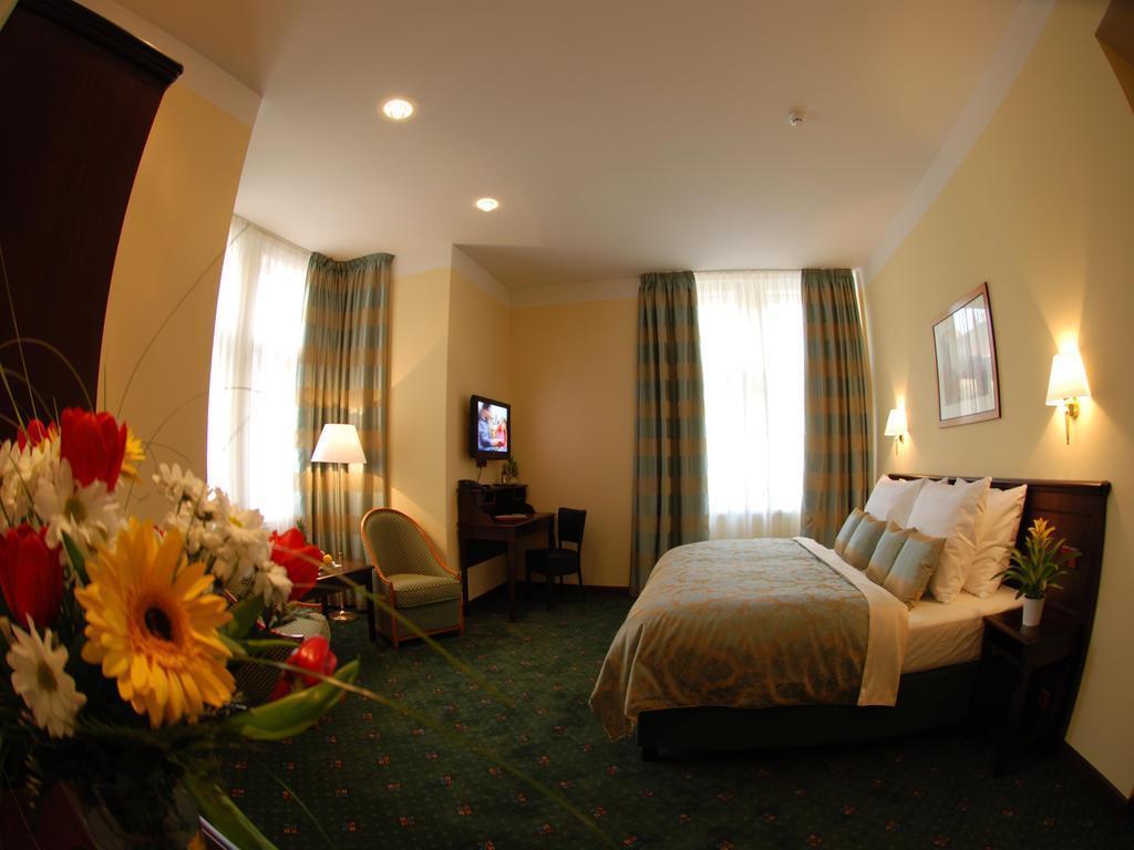 Изображение Down Town 4*