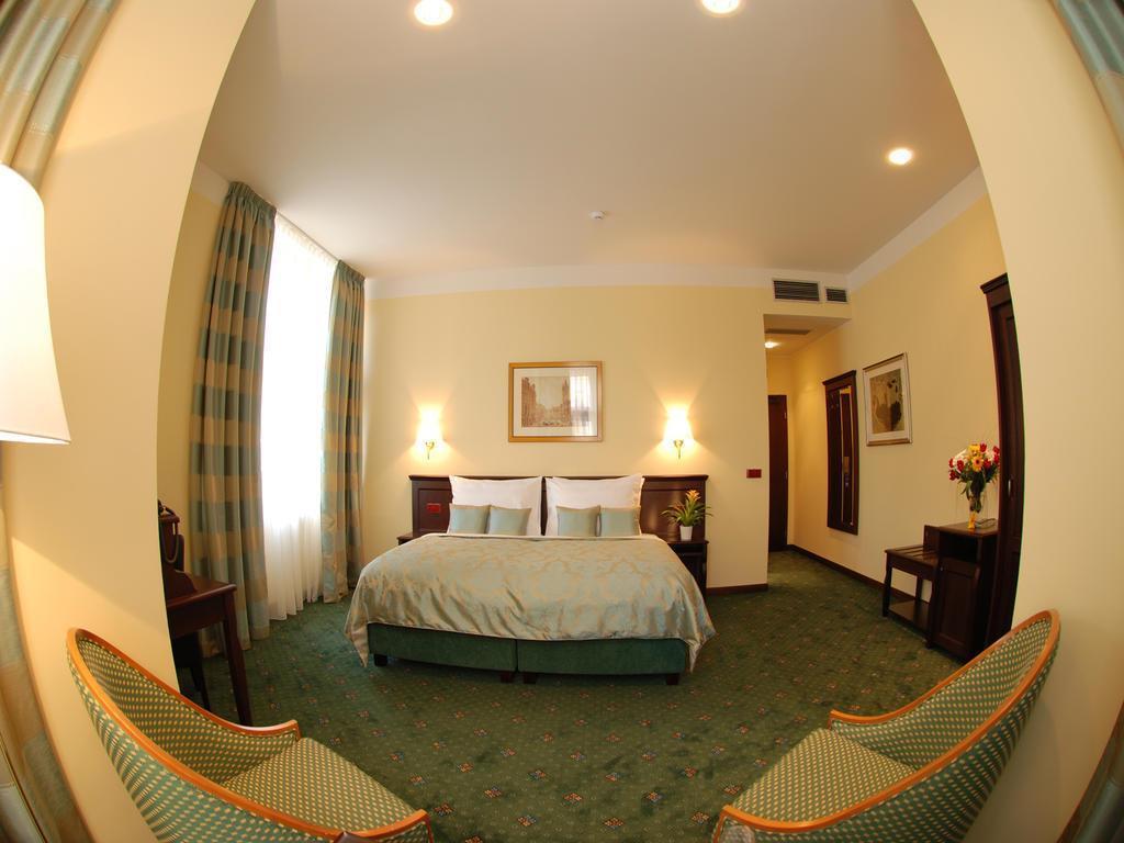 Картинка Down Town 4*