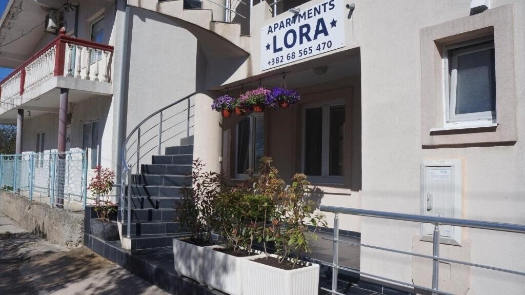 Отель Lora 3*