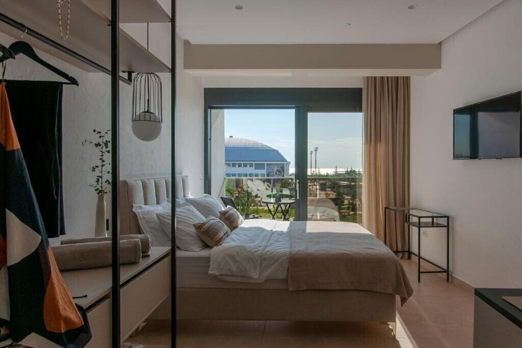 Отель Soho Suites 4*