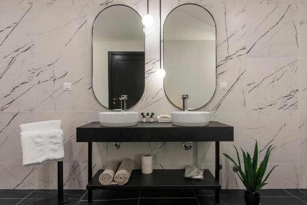Фото Soho Suites 4*