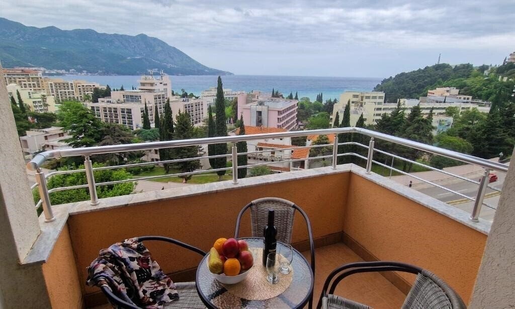 Отель Apartments Evropa Lux 3*