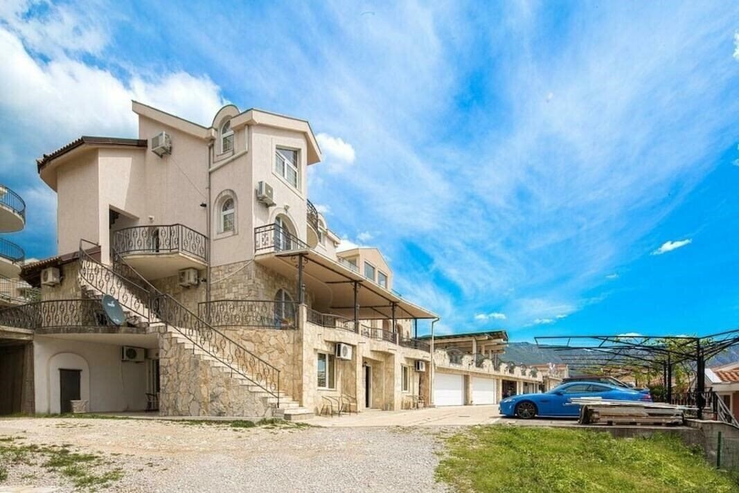 Готель Adriatic Hill Apartments 4*
