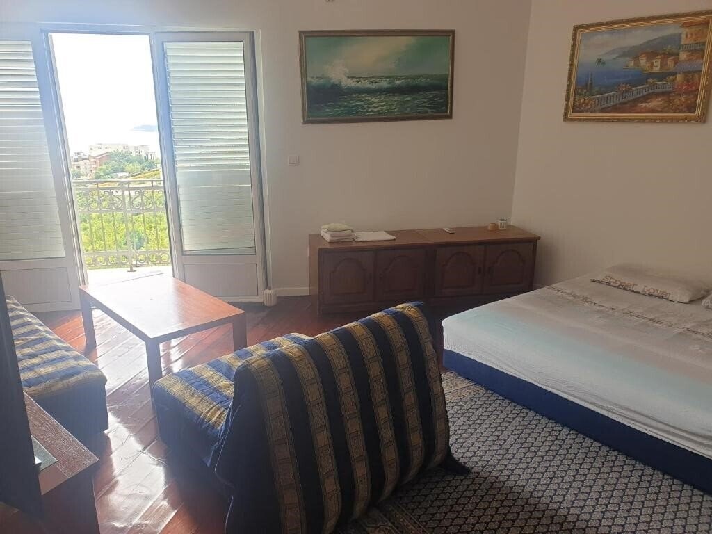 Отель Ana Apts 3*