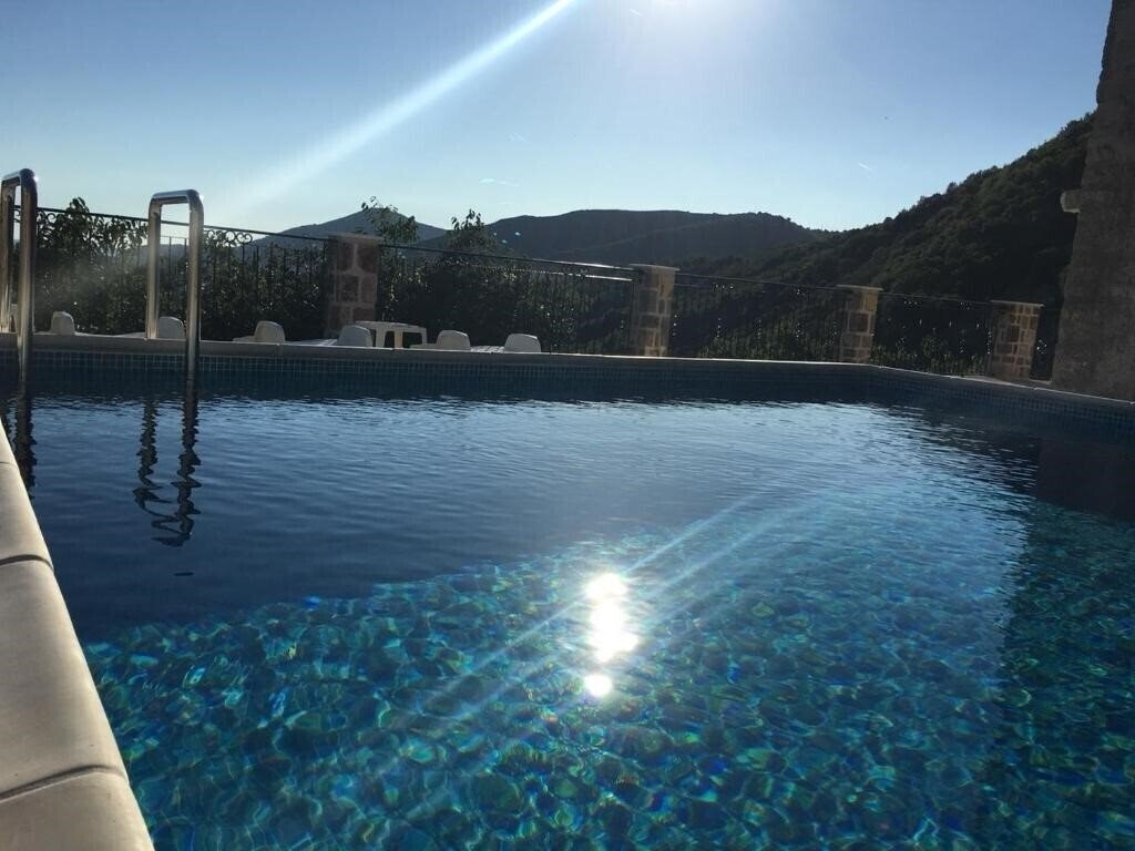Готель Apartmani Luka Villa 3*