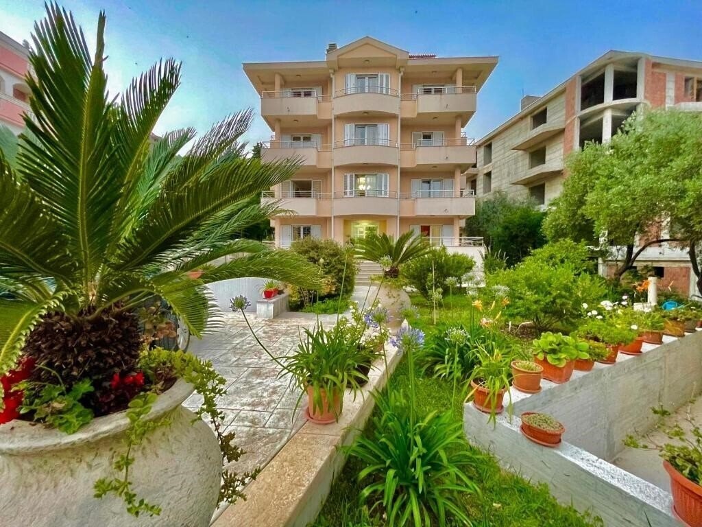 Отель Apartments Boreta Becici 3*
