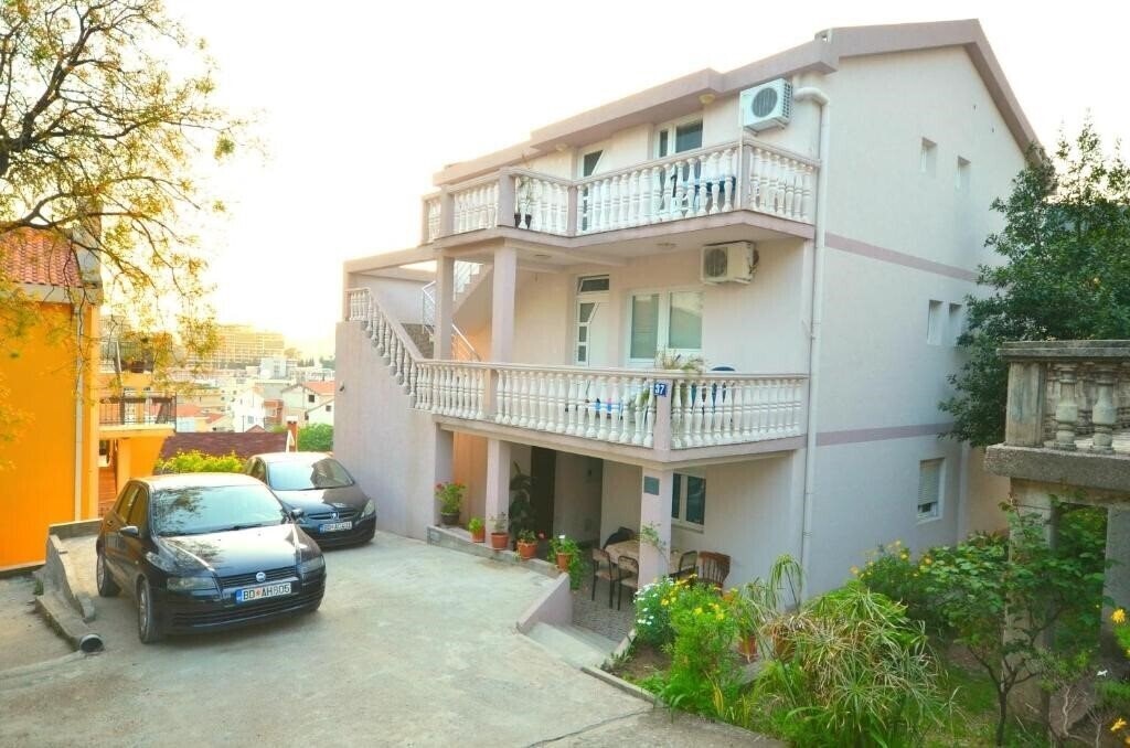 Готель Apartments Cenic 3*