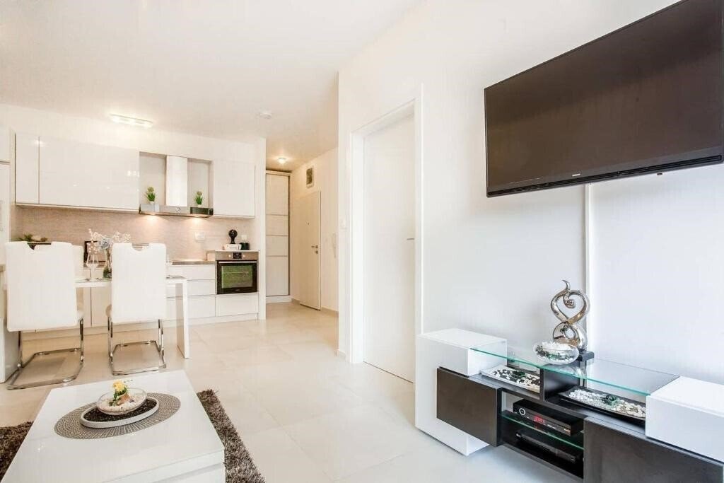 Фотография Lux Apartment Teodora Rafailovici 4*