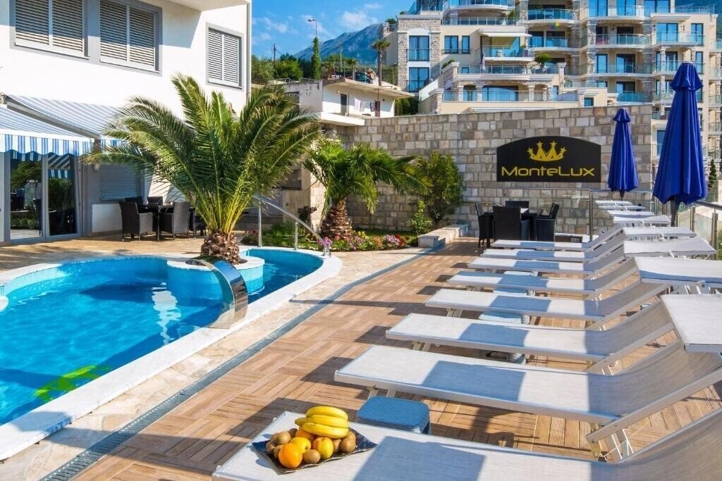Готель Montelux Apartments 4*
