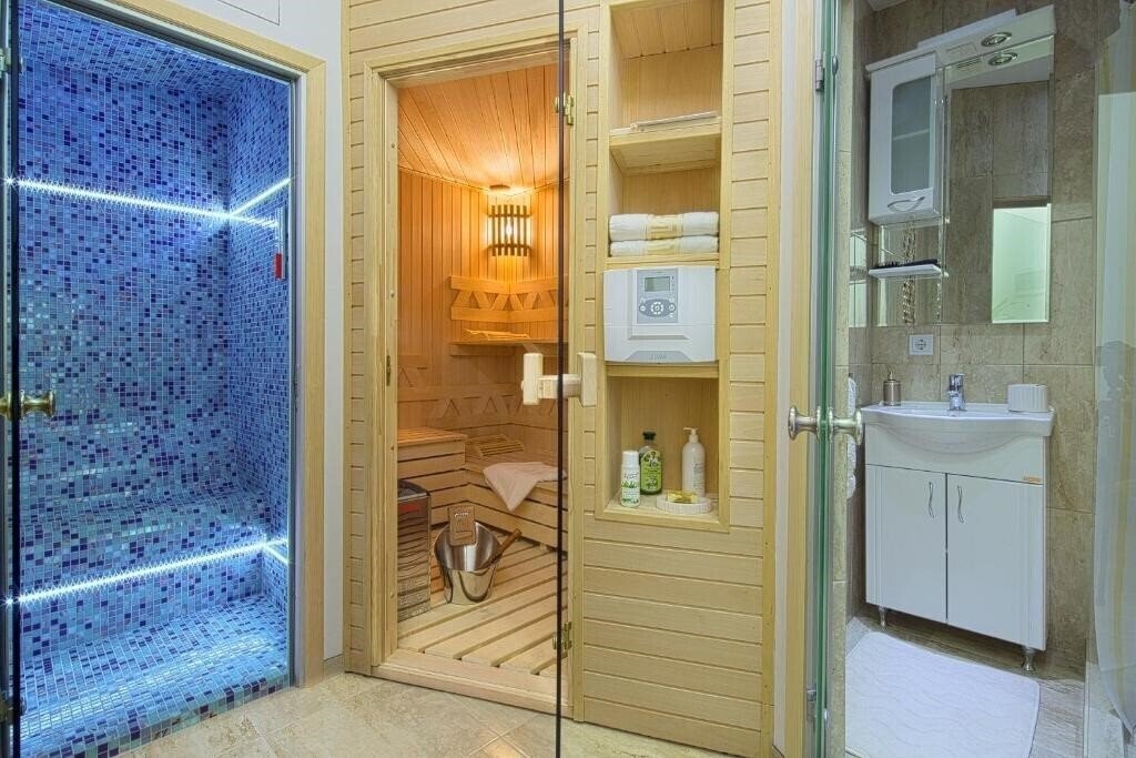 Фото Montelux Apartments 4*
