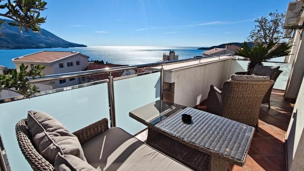 Готель Mila & Aleksandr Apartments 3*
