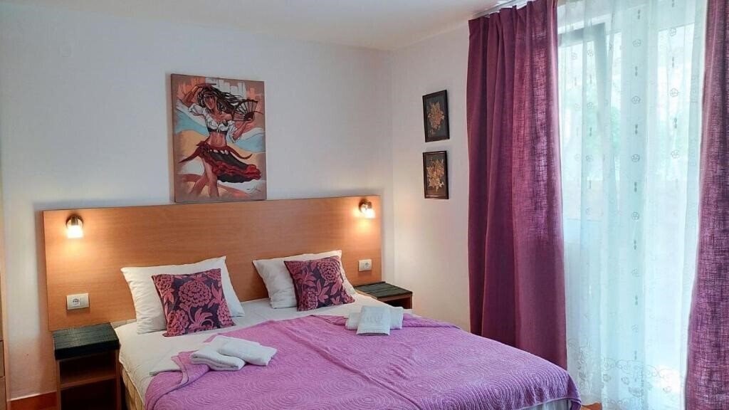 Готель Three Palms 3*