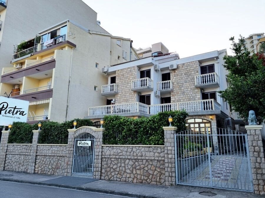 Отель Villa Pietra Residence Apt 3*