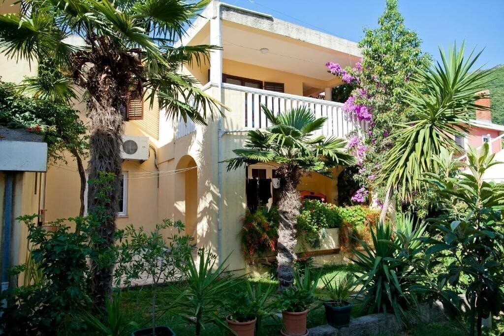 Готель Angela Apartments 3*