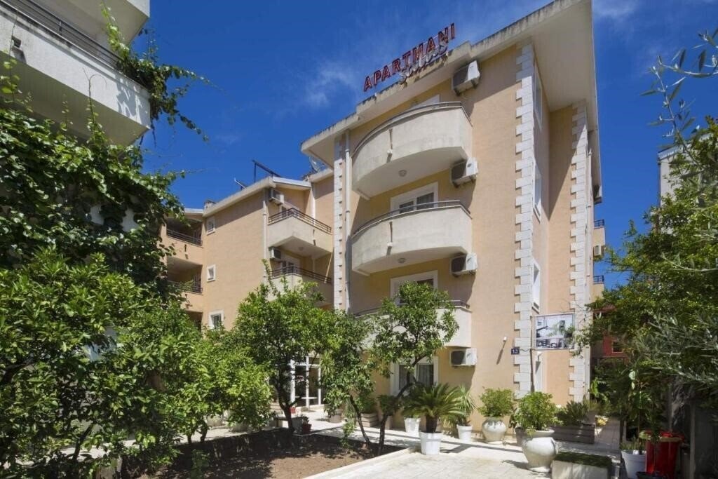 Готель Apartments Salus 3*