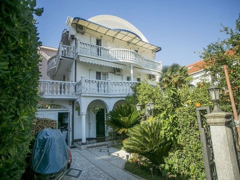 Готель Apartments Petrova 3*