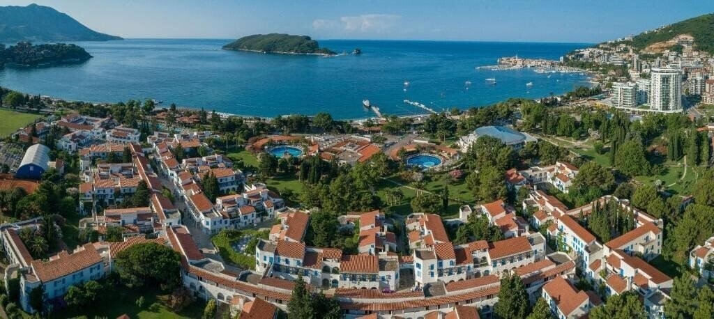 Отель Slovenska Plaza 4 Stars 4*
