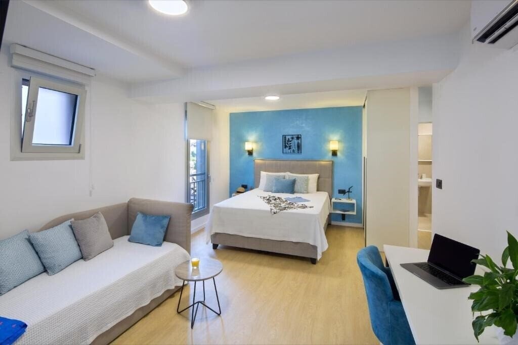 Зображення Hermes 4*