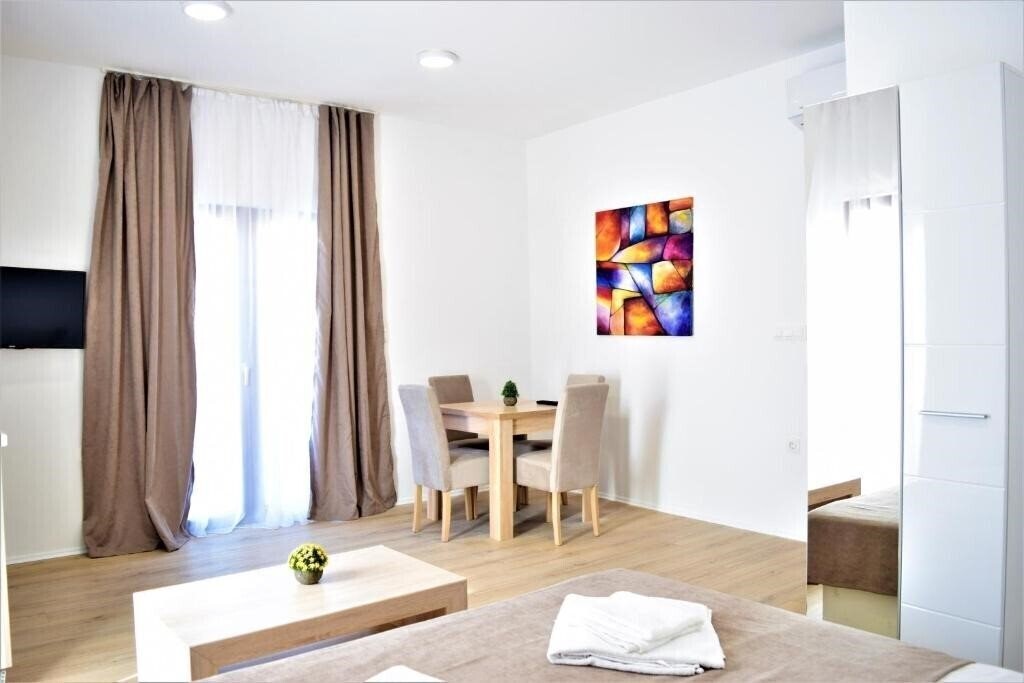Готель Martinovic Apartments 3*