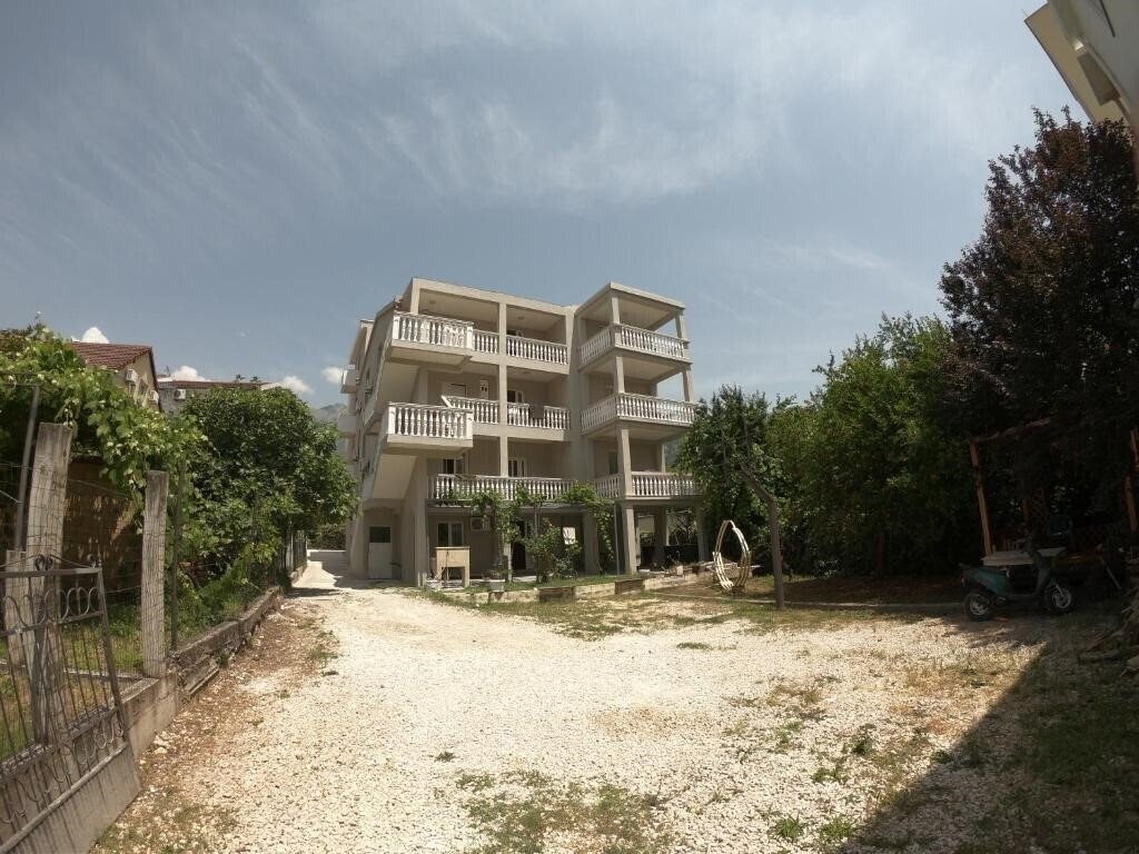 Отель Martinovic Apartments 3*