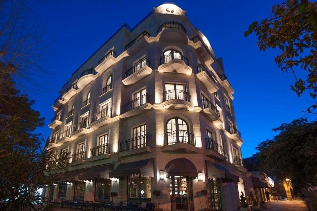 Готель Majestic 4*