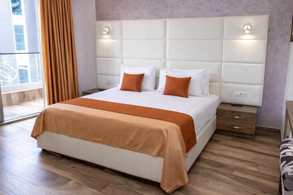 Готель Butua Residence 4*