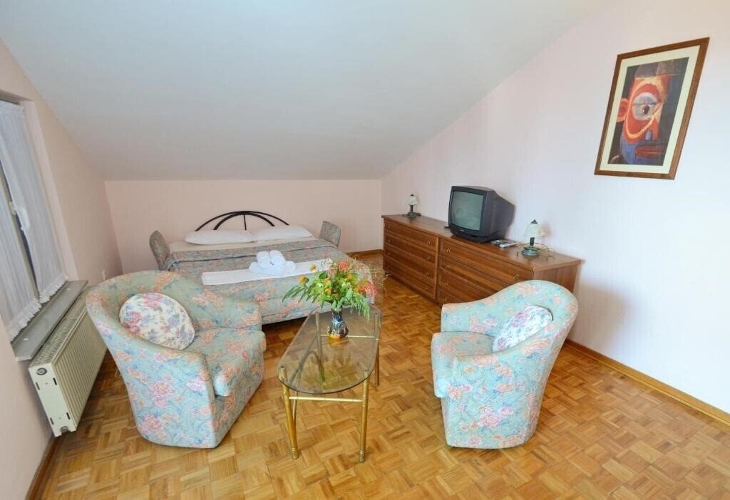 Картинка Velzon 3*