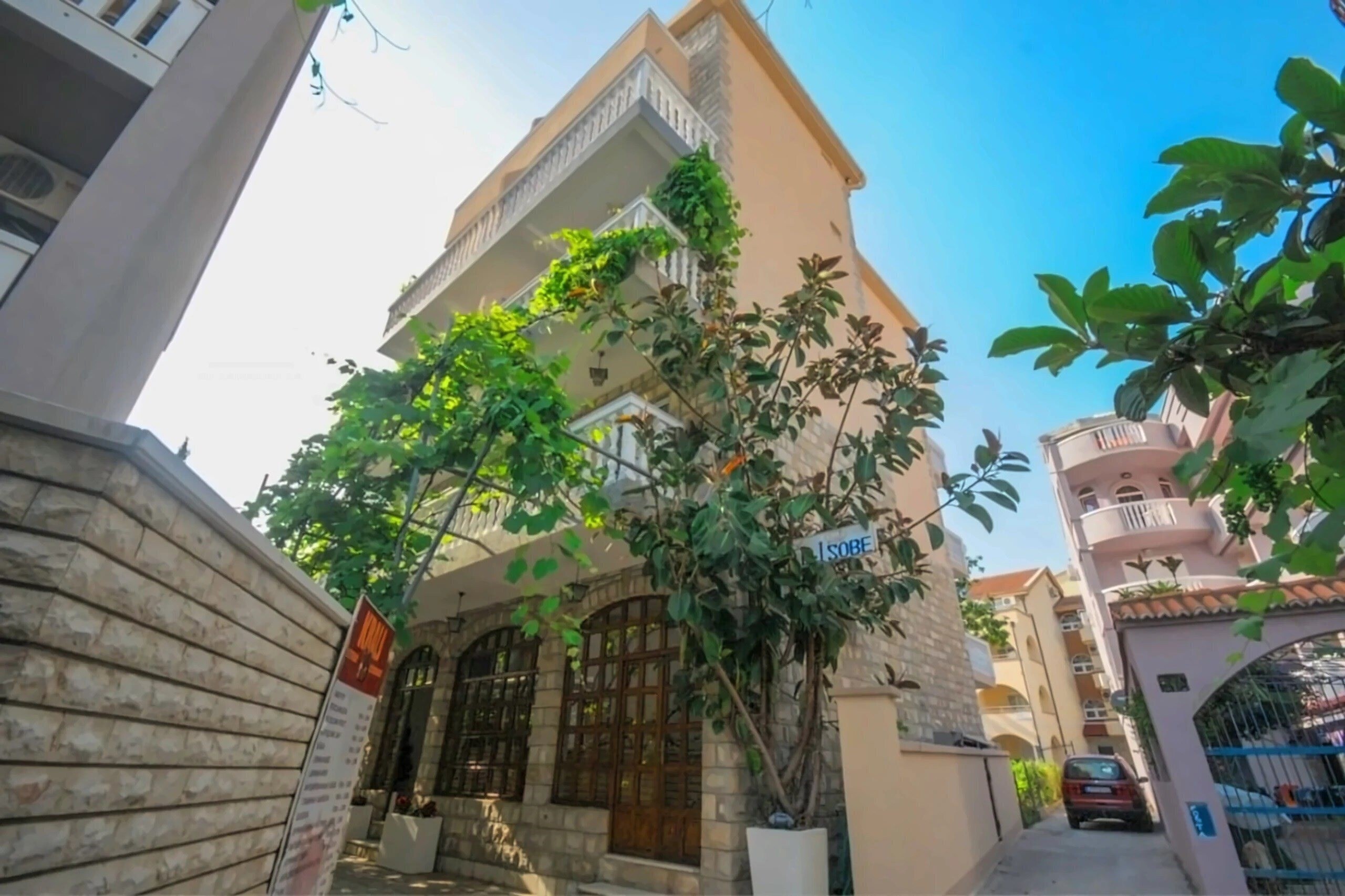Отель Apartments Kralj L 3*